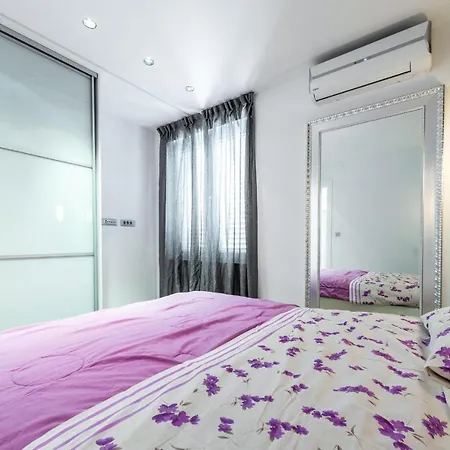 Violet - Two Bedroom With Balcony And Sea View *
