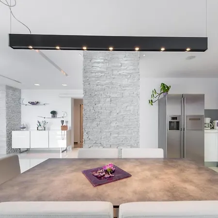 Violet - Two Bedroom With Balcony And Sea View
