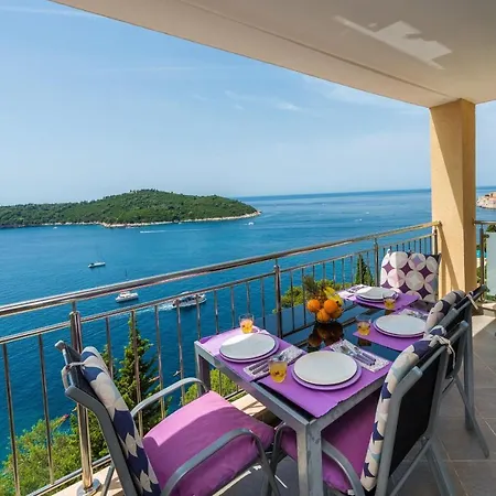 Violet - Two Bedroom With Balcony And Sea View