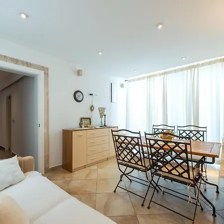 Violet - Two Bedroom With Balcony And Sea View شقة