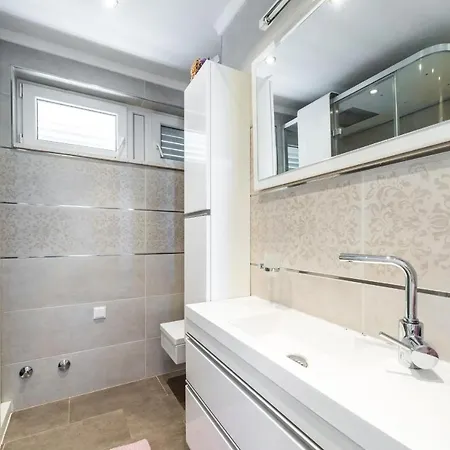Violet - Two Bedroom With Balcony And Sea View