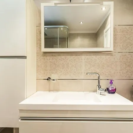 Violet - Two Bedroom With Balcony And Sea View